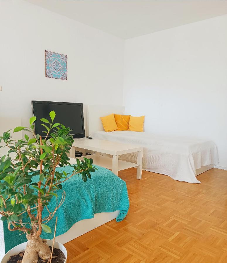 Sonniges 2-Zimmer-Gartenapartment ビーティッヒハイム・ビッシンゲン エクステリア 写真